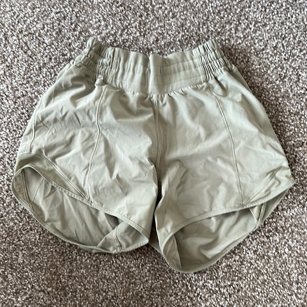 Lululemon Hotty Hot Shorts 4in